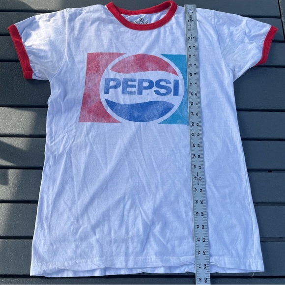 Pepsi TM; Men’s (S) T-Shirt; Red Trim; Retro Signature Pepsi Logo; Minimal Wear - Picture 5 of 8